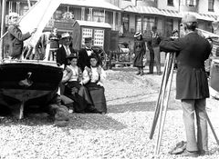 Beach-Photographer-and-Assistant-at-work......Breeds-Place.-1909.
